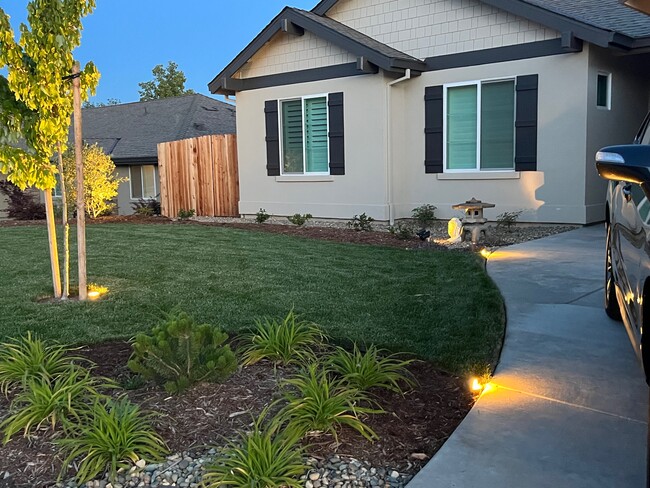 Building Photo - 1135 Sunny Creek Court