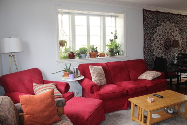 Building Photo - 635 N Nelson St