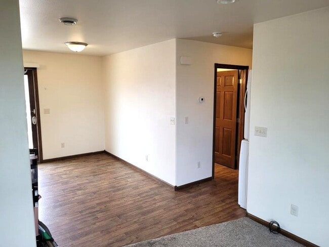 Building Photo - 2 Bedroom 1 Bathroom For Rent In Evansvill...