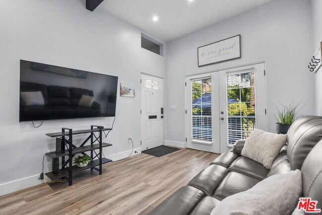 Foto del edificio - 120 Driftwood St