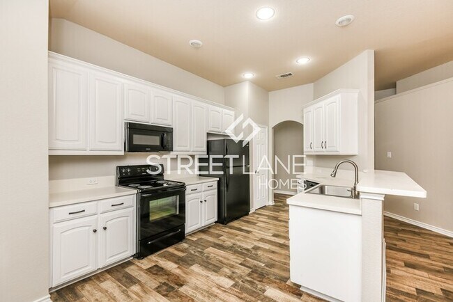 Building Photo - Charming 4 Bedroom in Saginaw!