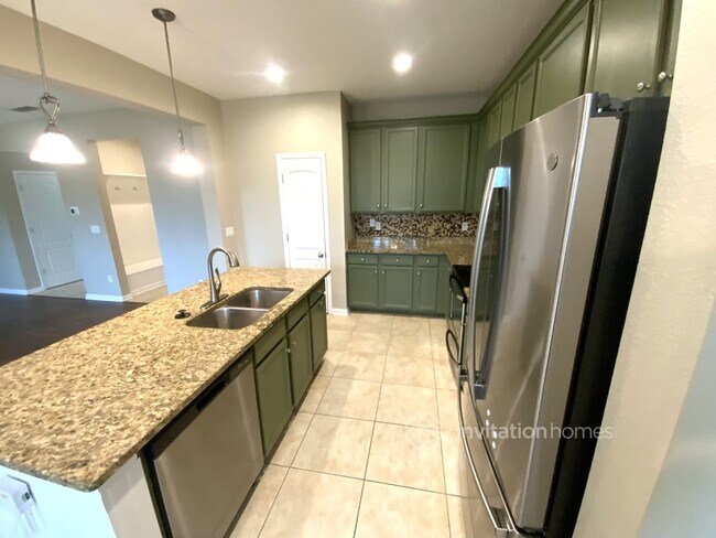 Building Photo - 668 Briar View Dr