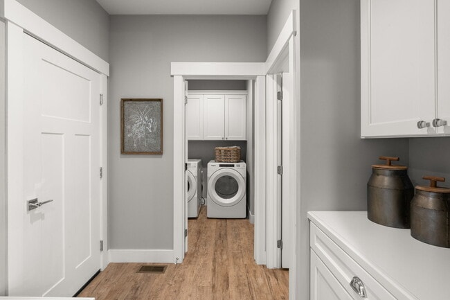 Building Photo - 1516 Wild Bill Way