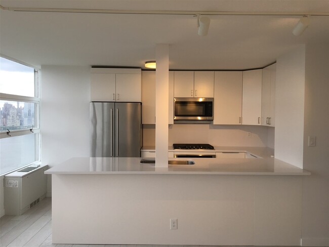 Building Photo - 6050 Boulevard E