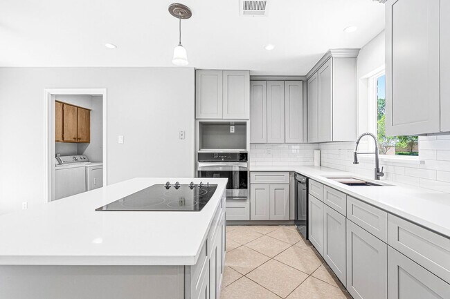 Foto del edificio - 1046 Apache Falls Dr