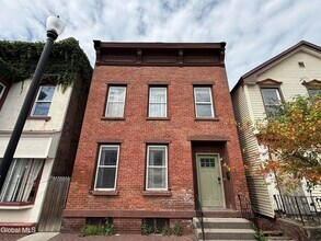 Building Photo - 403 2nd St