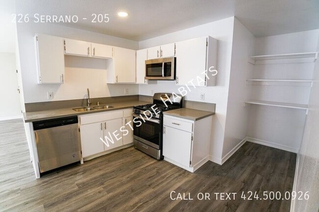 Building Photo - 226 Serrano-205