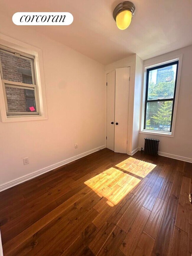 Foto del edificio - 326 W 47th St