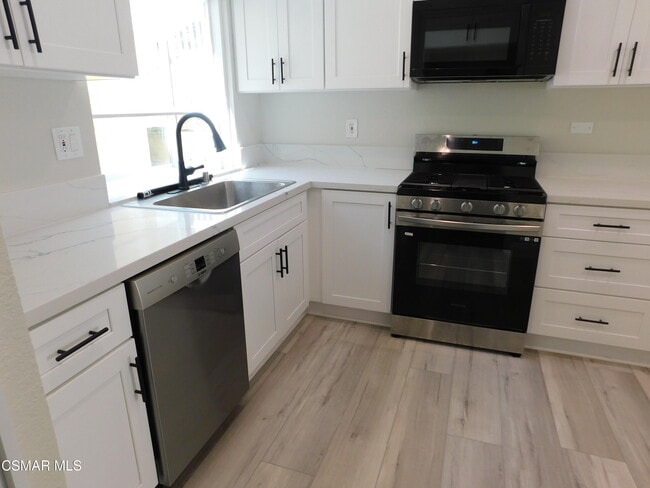 Foto del edificio - 559 Stoney Peak Ct