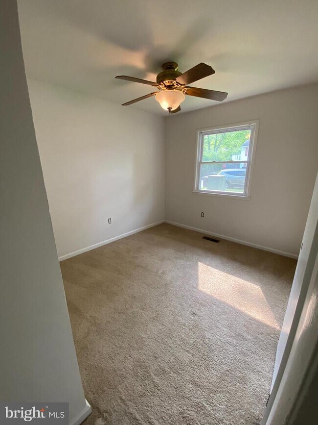 Foto del edificio - 4604 Kenwood Dr