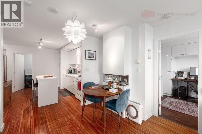 Photo du bâtiment - 328 E 11th Ave