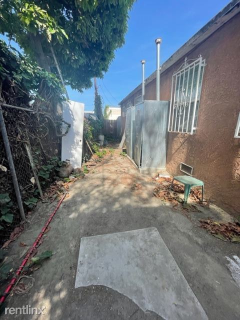 Building Photo - 1 br, 1 bath House - 832 W Rosecrans Ave