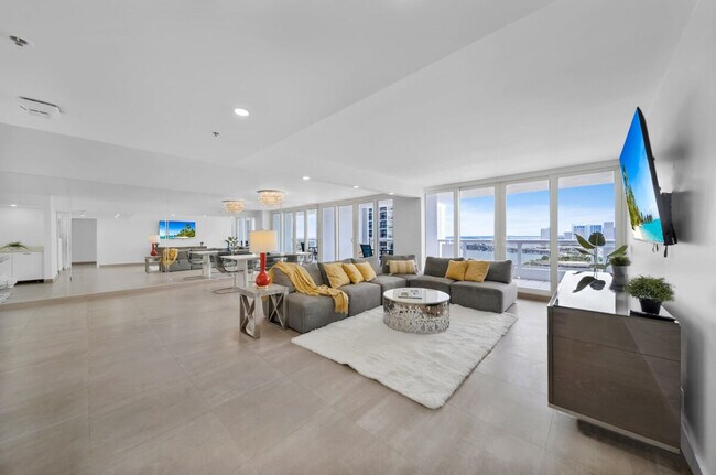 Foto del edificio - 1717 N Bayshore Dr