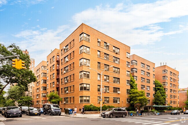 Building Photo - 711 W End Ave