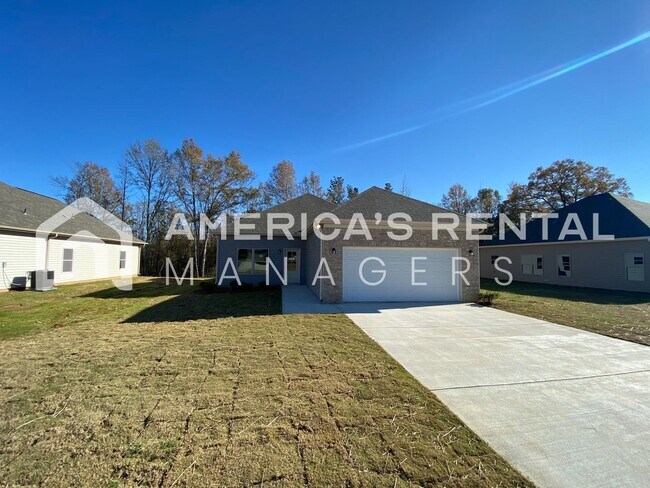 Building Photo - 215 White Oak Cir