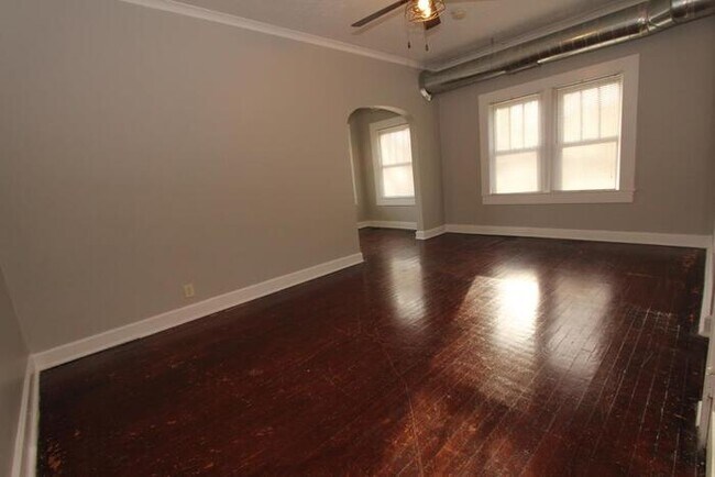 Foto del edificio - 5914 E Washington St