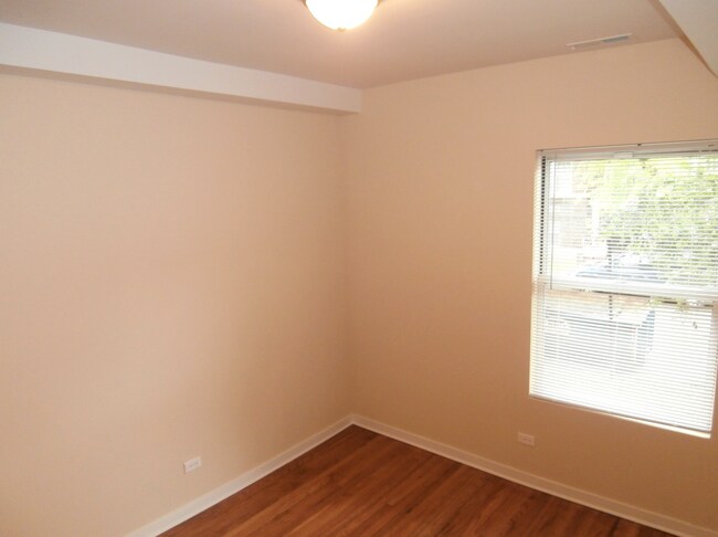 Foto del edificio - 6971 N Greenview Ave