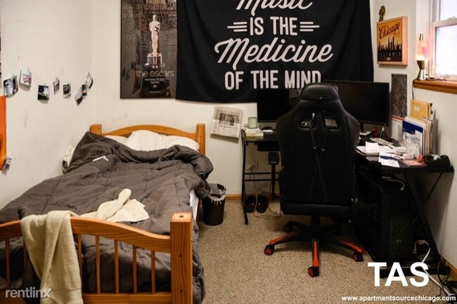 Building Photo - 3325 N Sheffield Ave