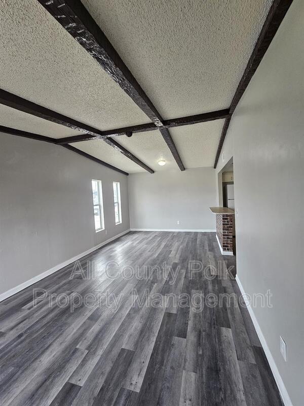 Building Photo - 3037 St Paul Dr
