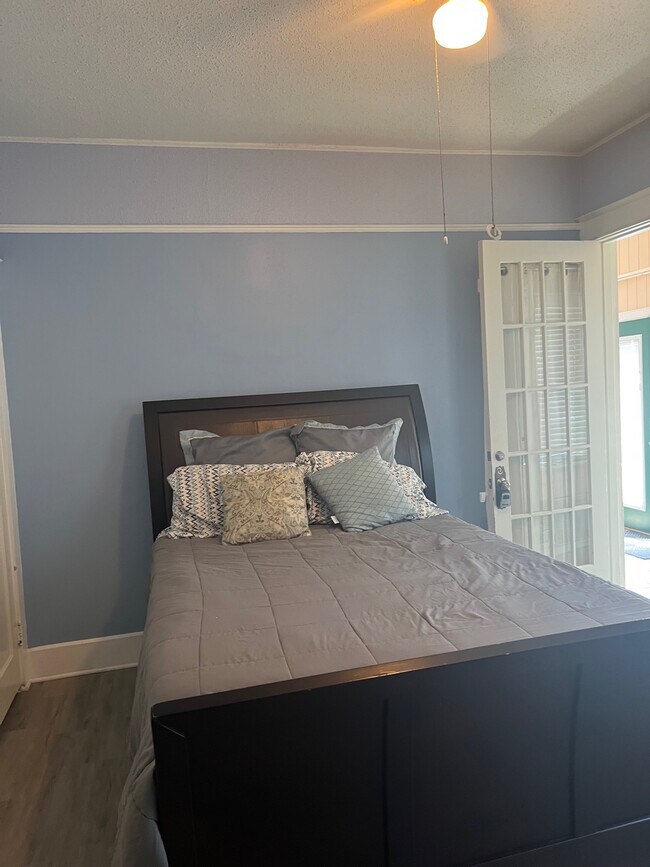 133 Hopkins Blvd Unit B, Biloxi, MS 39530 Room for Rent in Biloxi, MS