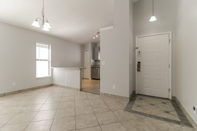 Foto del edificio - 9782 Piney Point Cir
