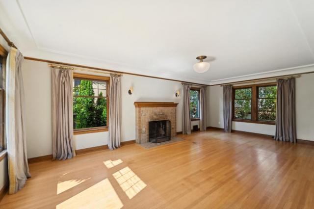 Building Photo - 4 bedroom in Seattle WA 98112
