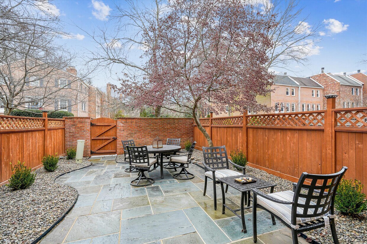 Photo - 1605 Dunterry Pl (McLean, VA)