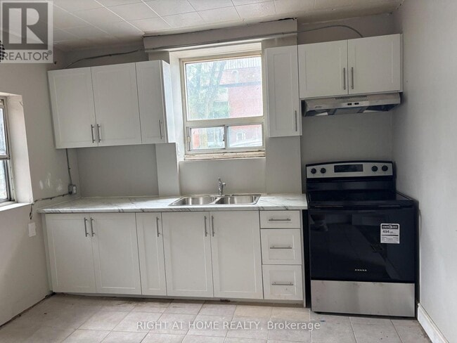 Building Photo - 503 Oakwood Ave