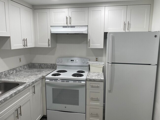 Foto del edificio - 500 Village Green Cir W