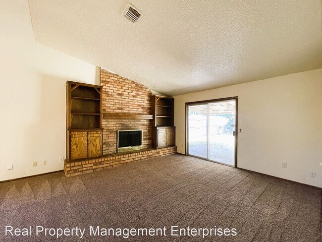 Building Photo - 3 br, 2 bath House - 3221 SE 57th St