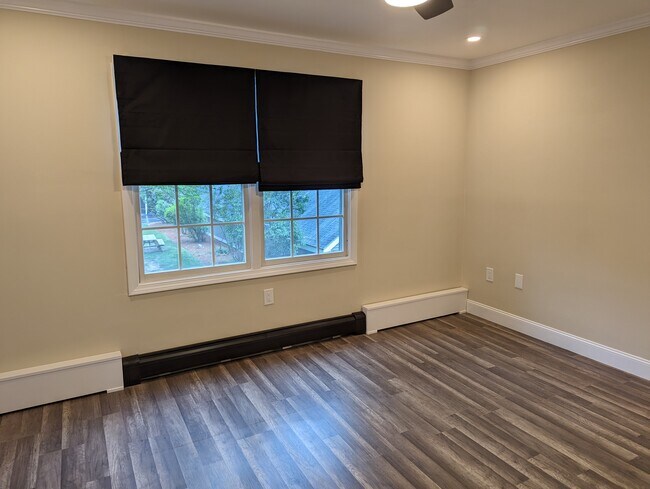 Building Photo - 8 Northbrook Dr