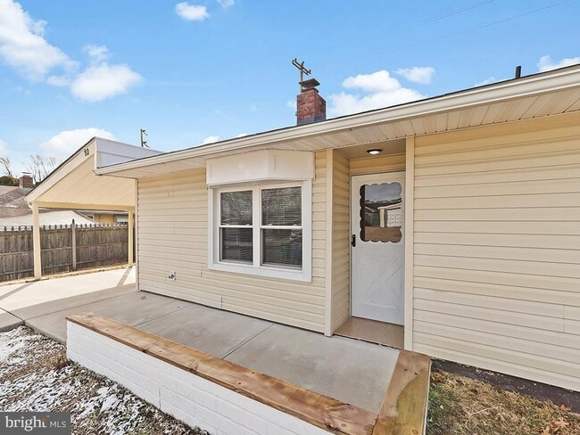 Building Photo - 10 Blue Ridge Dr