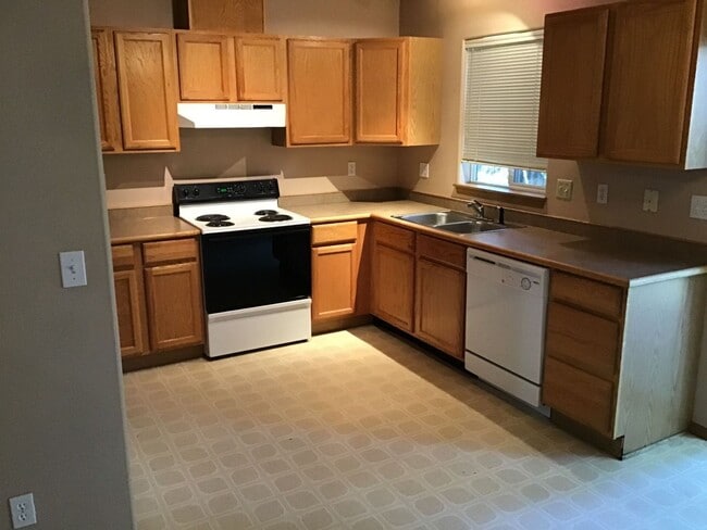 Building Photo - h978 - 980