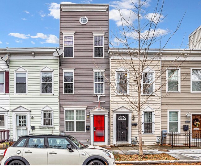 Foto del edificio - 1656 Kramer St NE