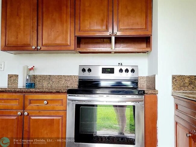 Foto del edificio - 10850 SW 221st St Rd