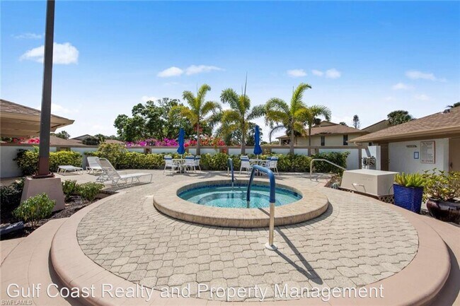 Building Photo - 3 br, 2 bath House - 523 Lake Louise Circl...