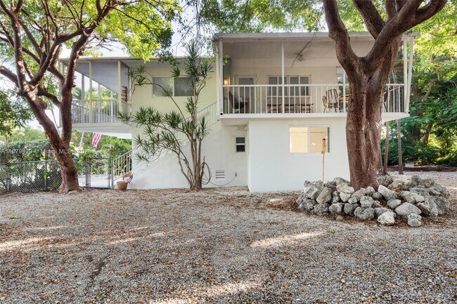 Foto del edificio - 242 Bougainvillea St