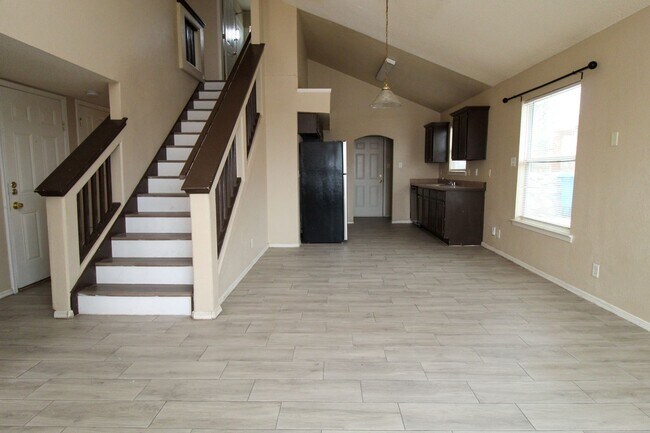 Foto del edificio - Two Story Home in Socorro