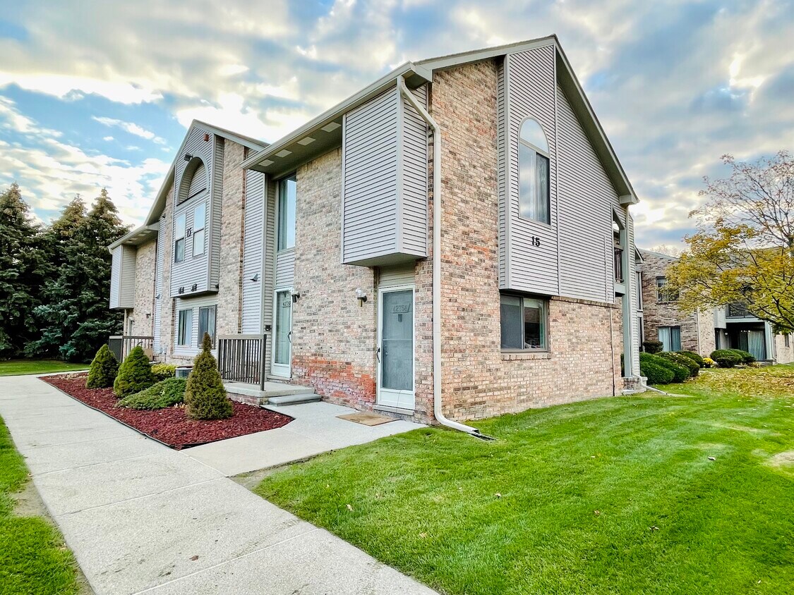 42758 Lilley Pointe Dr Unit 162, Canton, MI 48187 Condo for Rent in