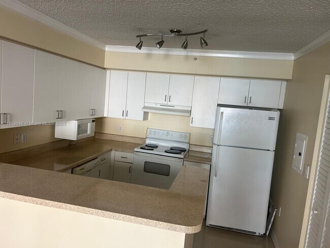 Foto del edificio - 4812 N State Rd 7