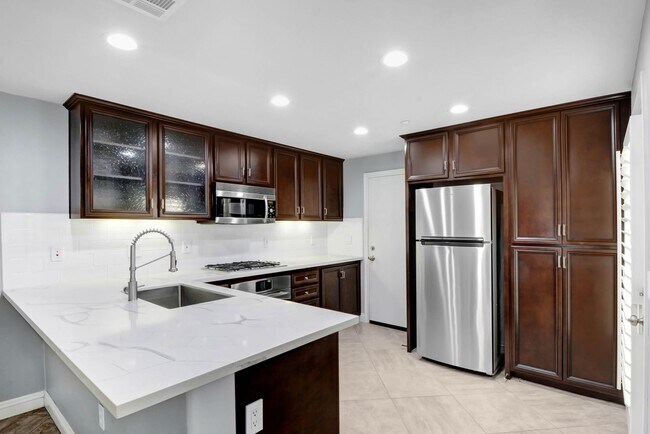 Foto del edificio - 8426 Flora Ln
