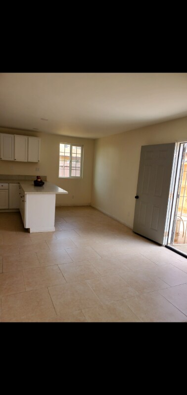 Building Photo - 1373 Holly Ave