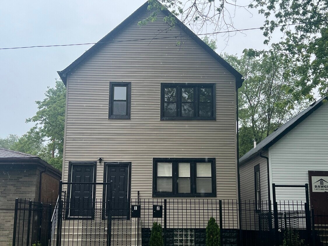 Primary Photo - 7525 S Ellis Ave