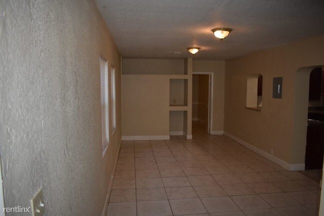 Foto del edificio - 6448 Lawrence Rd