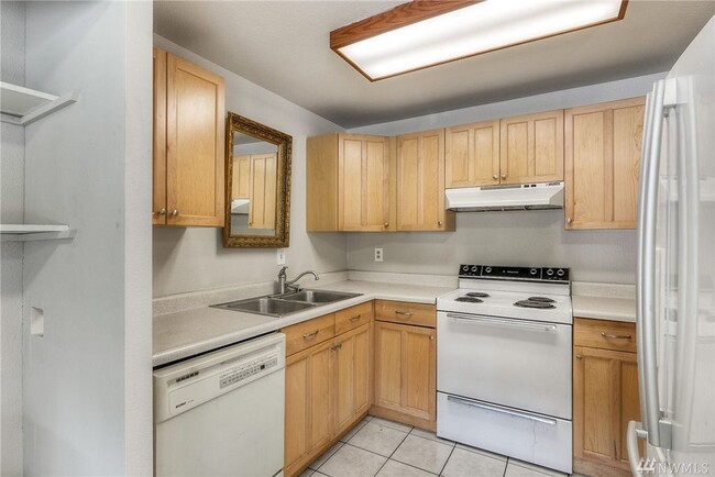 Kitchen - 14140 SE 17th Pl