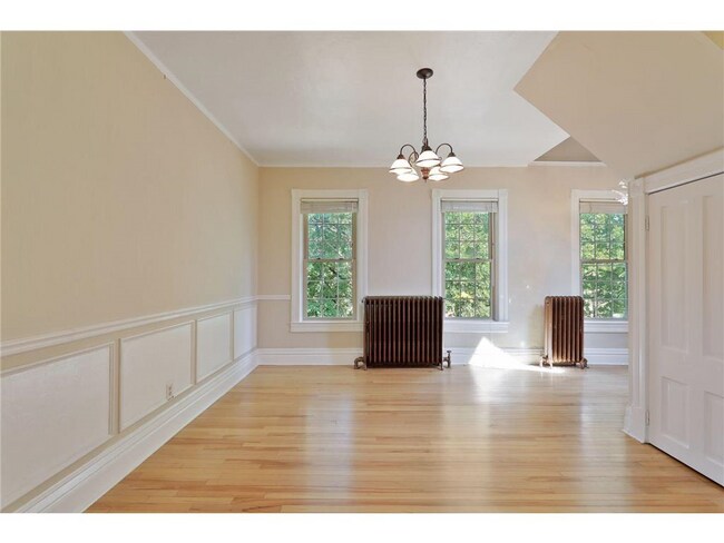 Living Room - 403 Dewey St