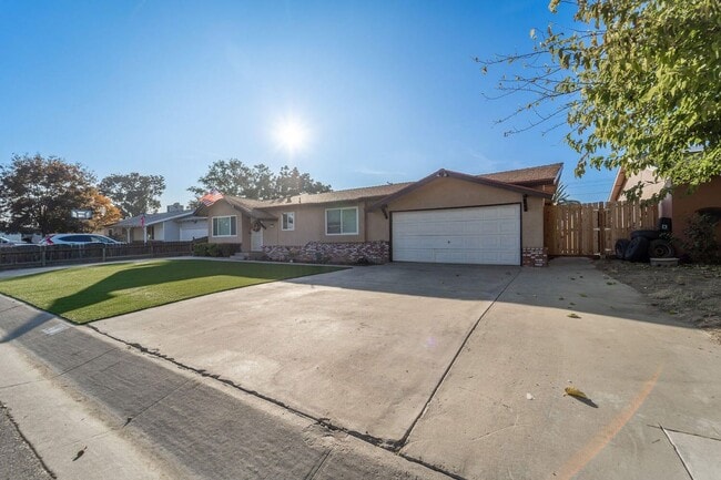 Building Photo - 869 S Silva St