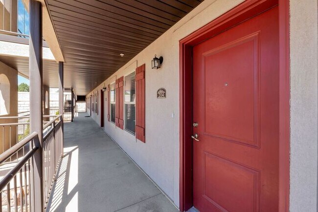 Foto del edificio - Beautiful Modern Orem Condo w free interne...