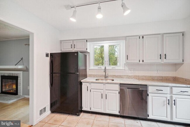 Foto del edificio - 8804 Delfield Ln