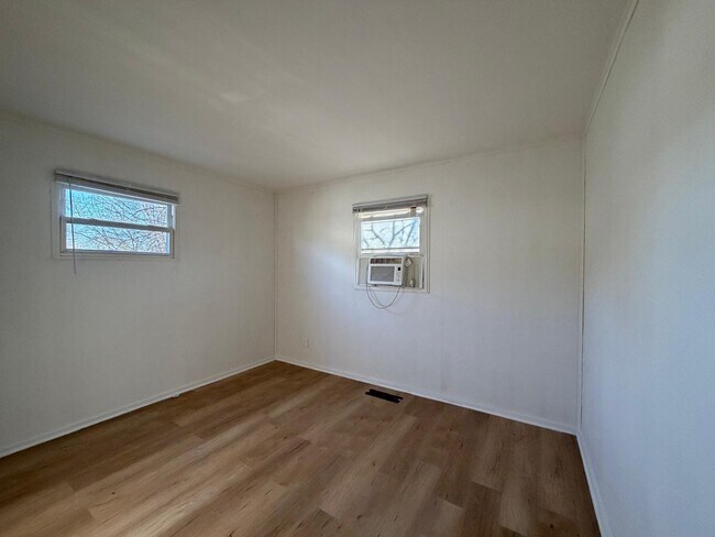 Foto del edificio - 1440 Azalea Dr